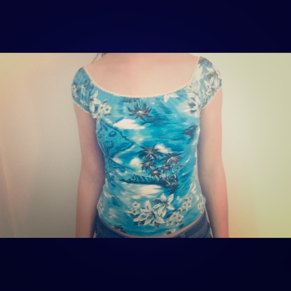 Slightly cropped tropical top - Picture 1 of 1